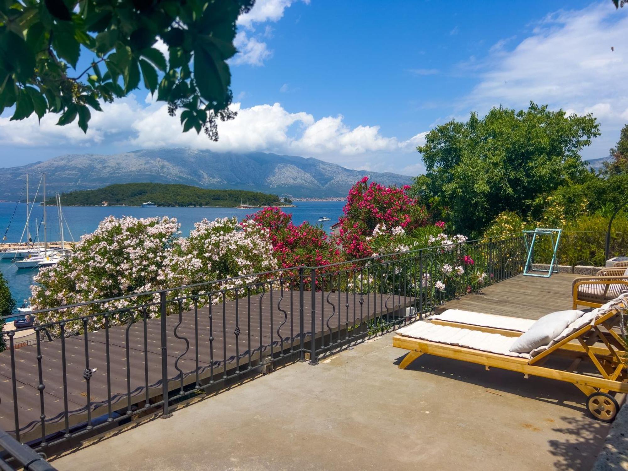 Eco Aparthotel The Dreamers'S Club Lumbarda Exterior foto